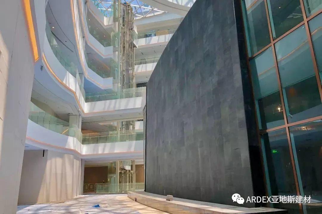 亞地斯防水“力筑”上海顏值新地標 - 10米水景幕墻 亞地斯防水“力筑”上海顏值新地標 - 10米水景幕墻