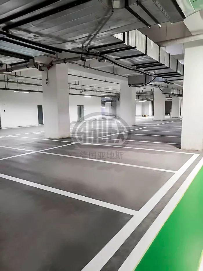 【案例分享】亞地斯水泥基面自流平又出爆款！鄭州龍湖金融島停車庫