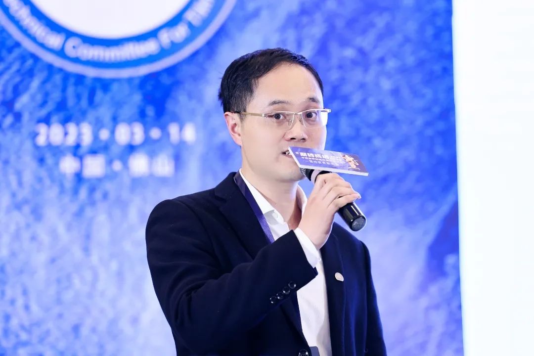 亞地斯集團榮獲中國陶瓷工業(yè)協(xié)會瓷磚粘貼技術(shù)專業(yè)委員會榮譽表彰 亞地斯集團榮獲中國陶瓷工業(yè)協(xié)會瓷磚粘貼技術(shù)專業(yè)委員會榮譽表彰